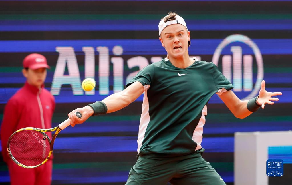 天花板与更 天花板与更